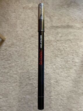 Revlon Vinyl Eyeliner - Black